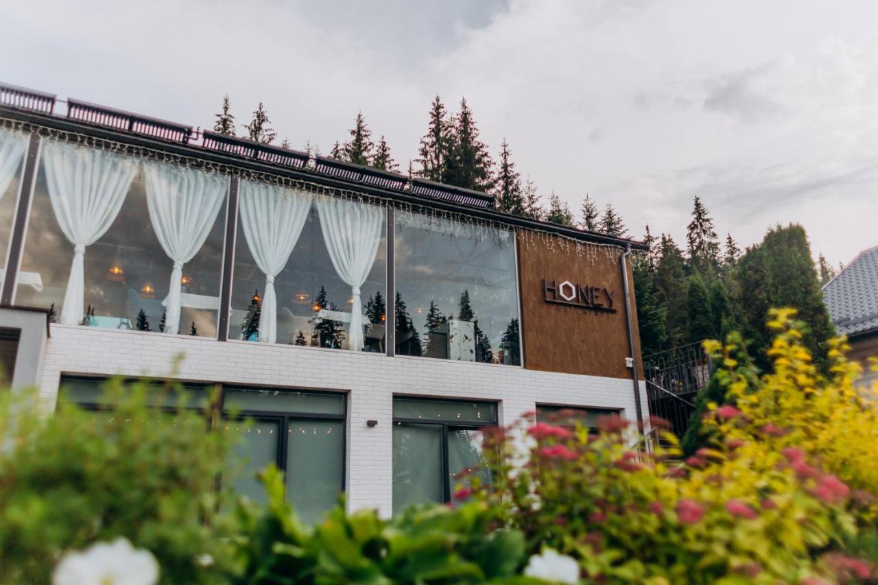 בוקובל Hotel Vedmezhyi Dvir מראה חיצוני תמונה