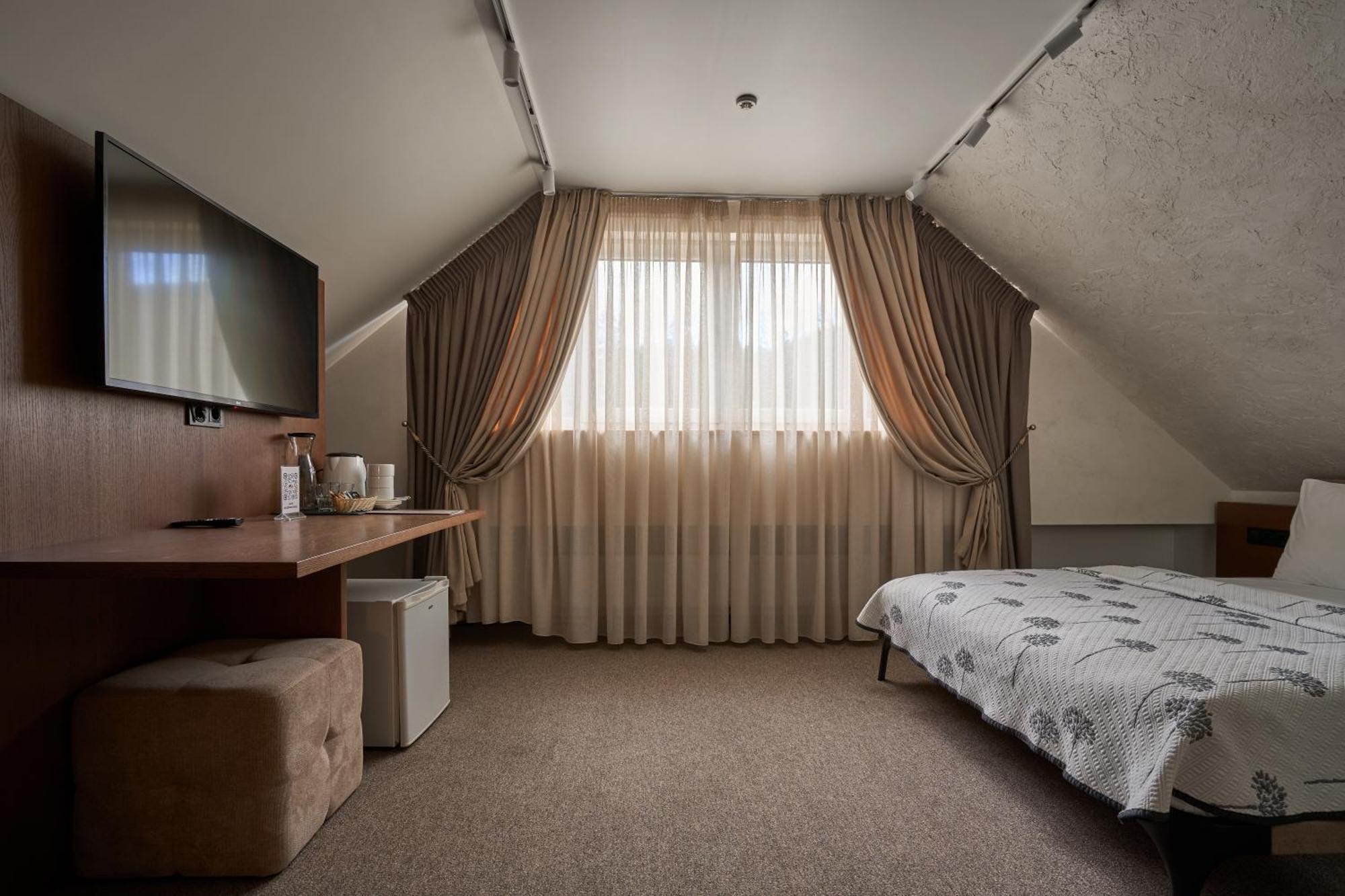 בוקובל Hotel Vedmezhyi Dvir מראה חיצוני תמונה