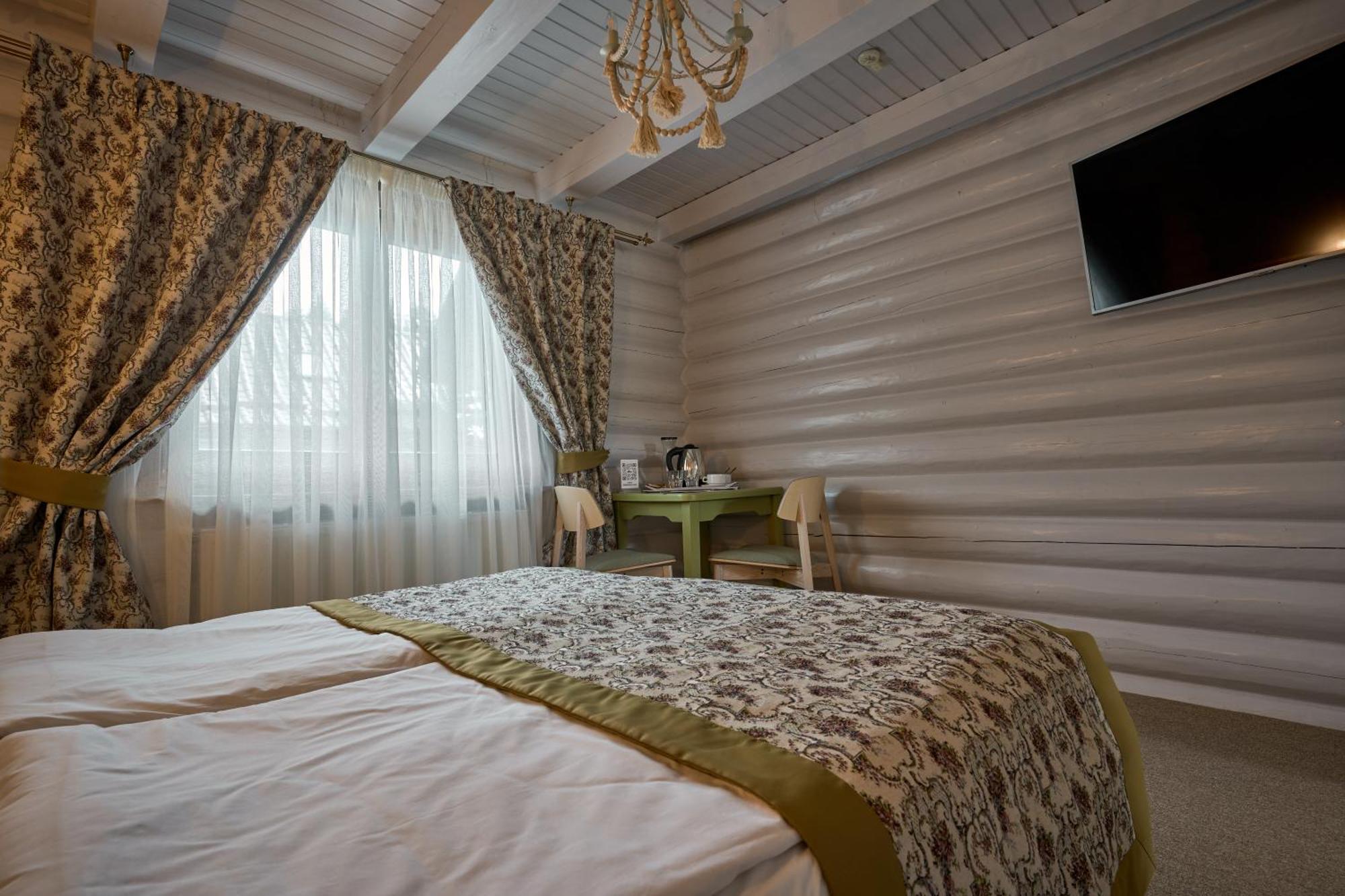 בוקובל Hotel Vedmezhyi Dvir מראה חיצוני תמונה