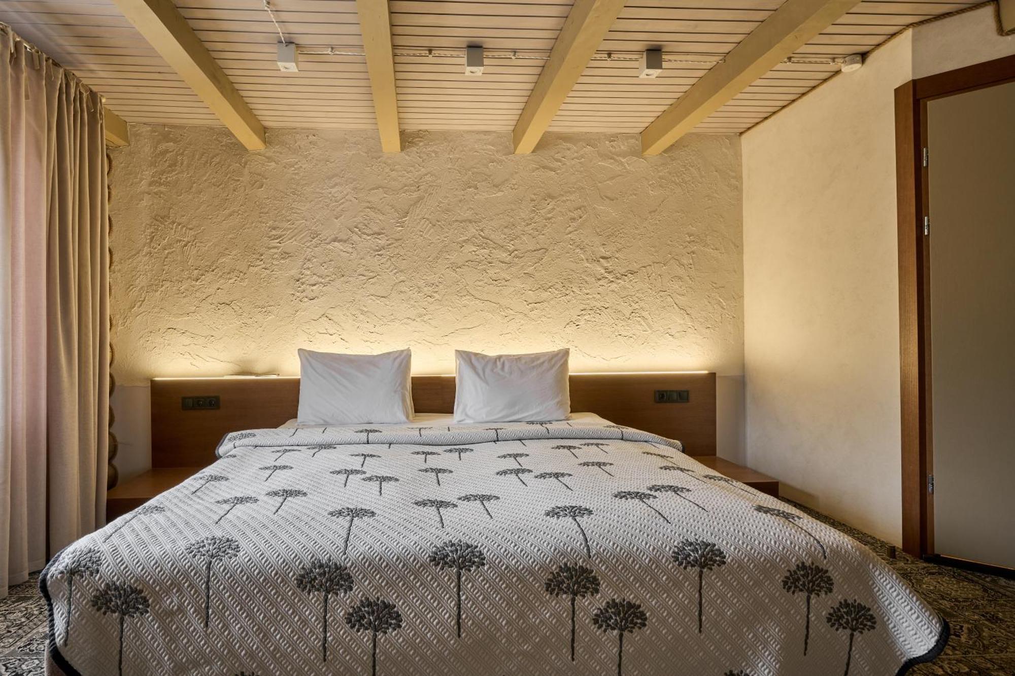 בוקובל Hotel Vedmezhyi Dvir מראה חיצוני תמונה