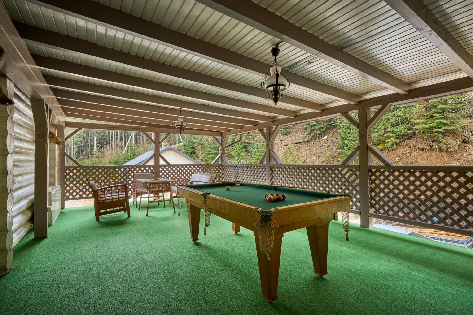 בוקובל Hotel Vedmezhyi Dvir מראה חיצוני תמונה