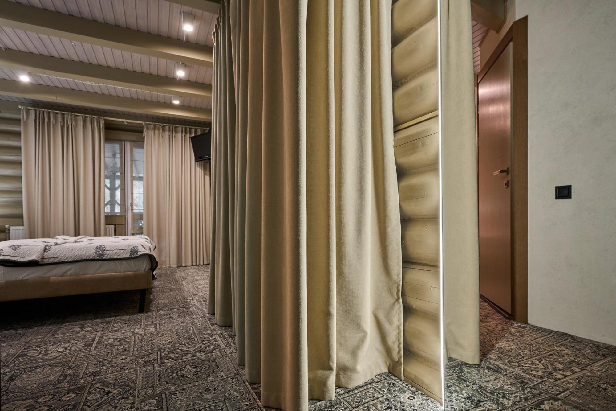 בוקובל Hotel Vedmezhyi Dvir מראה חיצוני תמונה